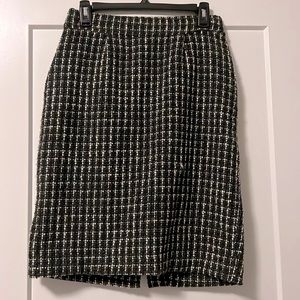Women’s Black and White Skirt - Size 6 - Merona